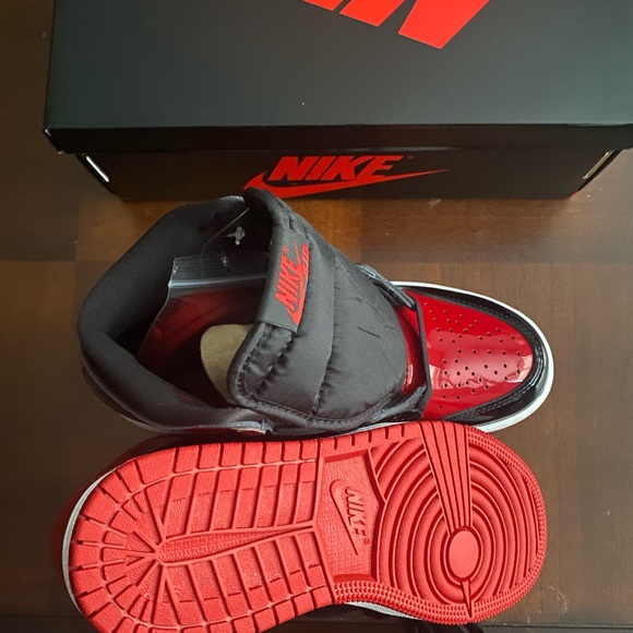 AIR JORDAN 1 High (Patent Leather) - Picture 4 of 4